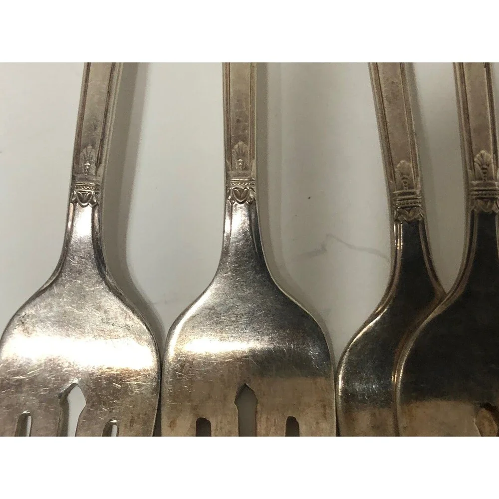 4 1847 Rodgers Bros Salad Forks 6 .75 “ First Love Silverplate